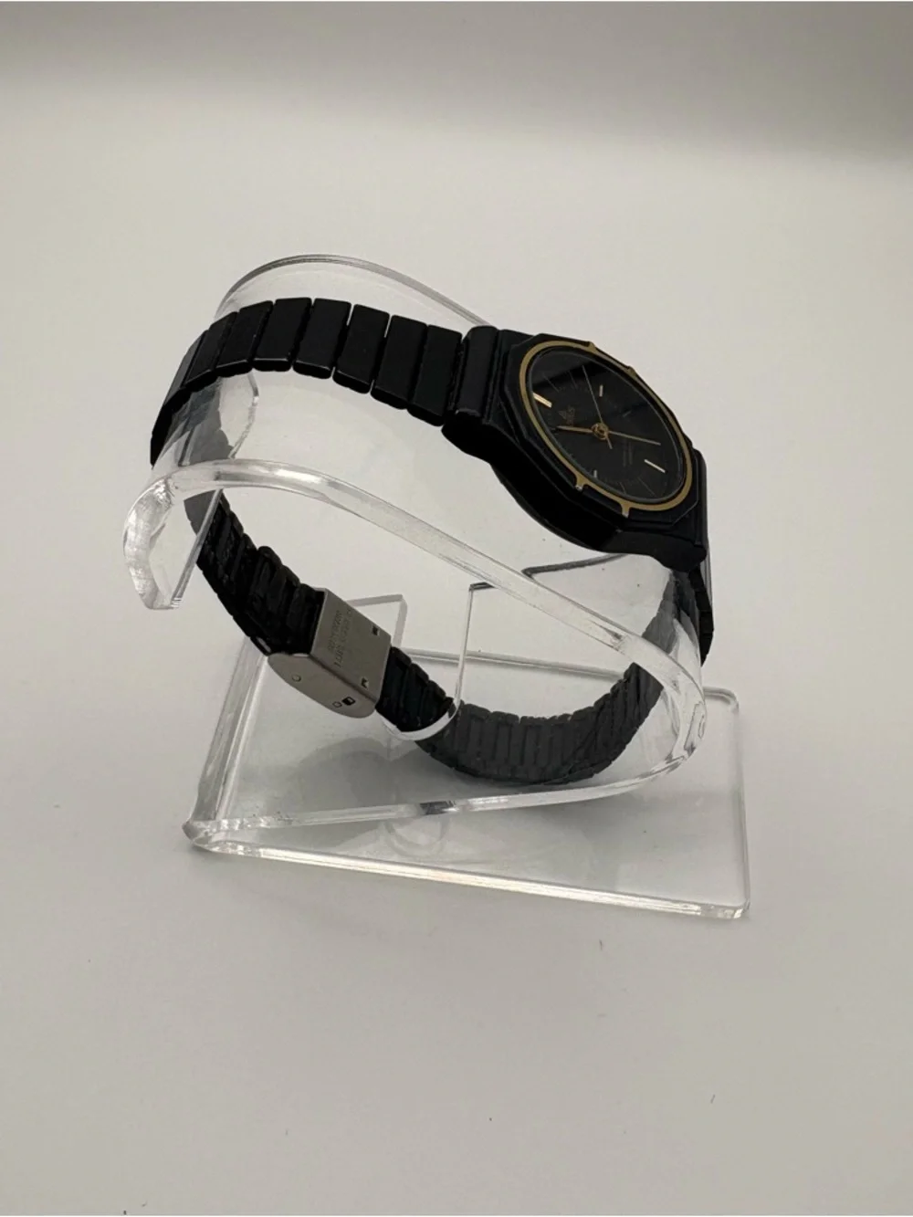 Vintage Lorus Women's Quartz V236-0170‎ Black Tone Watch Gold Tone Bezel
